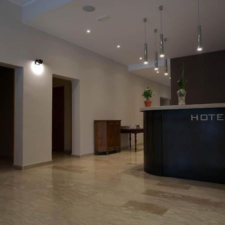Onorati Hotel Priverno Eksteriør billede