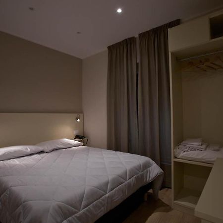 Onorati Hotel Priverno Eksteriør billede