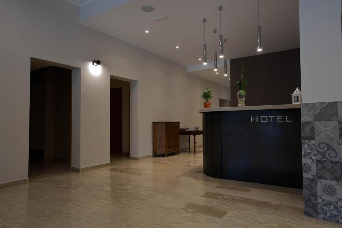 Onorati Hotel Priverno Eksteriør billede
