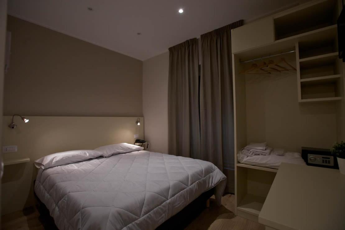 Onorati Hotel Priverno Eksteriør billede