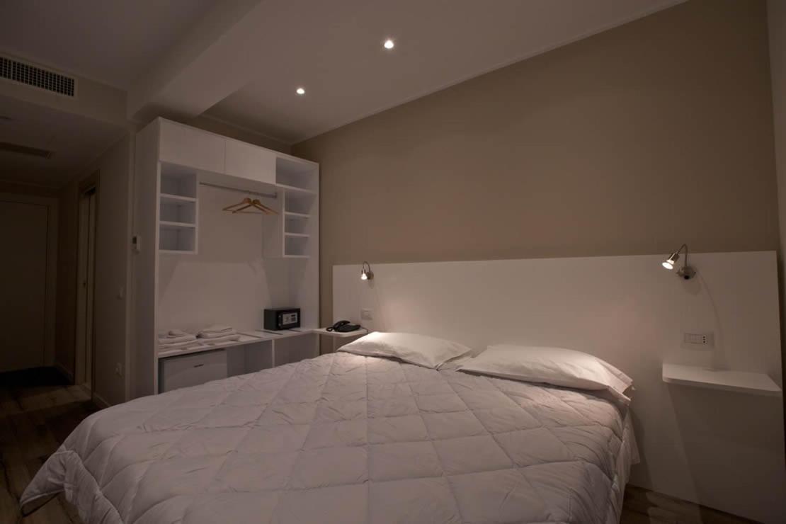 Onorati Hotel Priverno Eksteriør billede