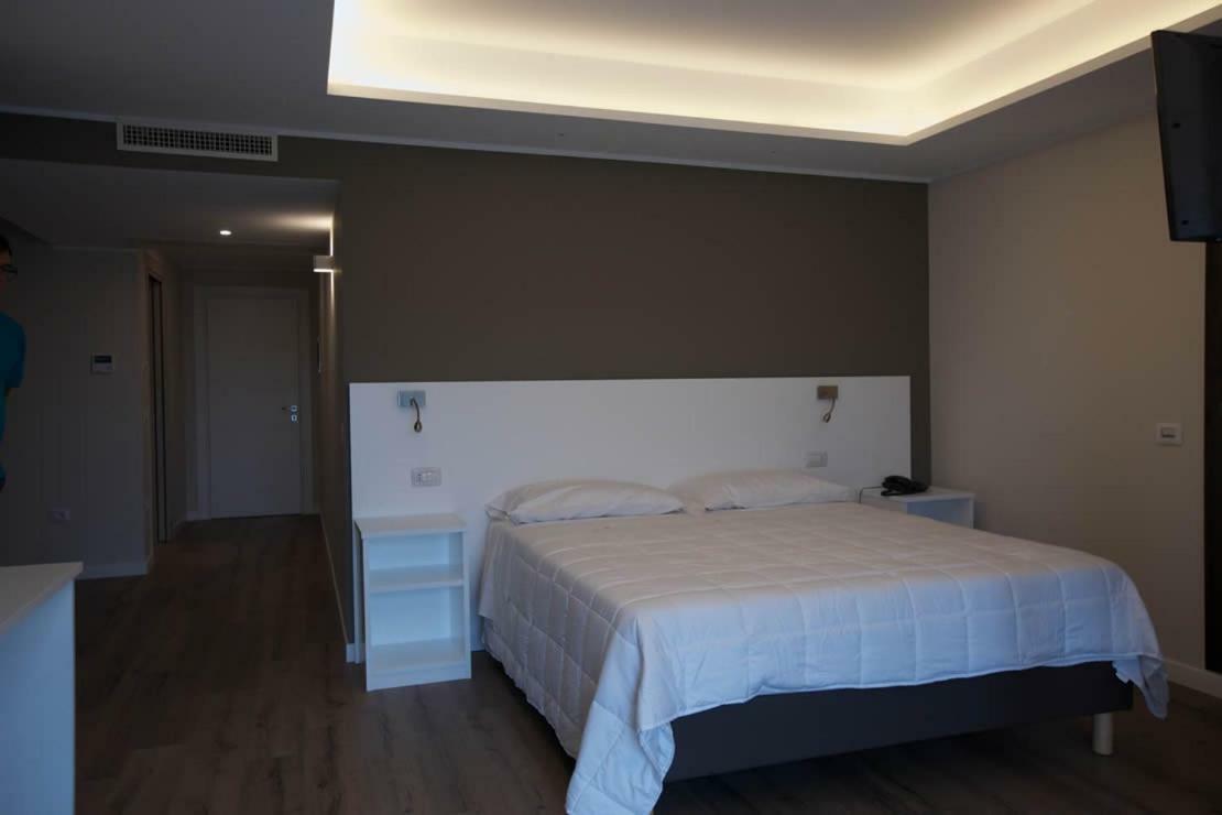 Onorati Hotel Priverno Eksteriør billede